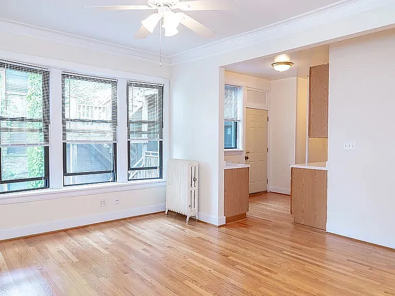 3 bed, 1030 sqft, $2,600 — Photo 2