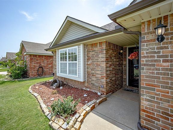 3rd image of 2211 Bradford Cir