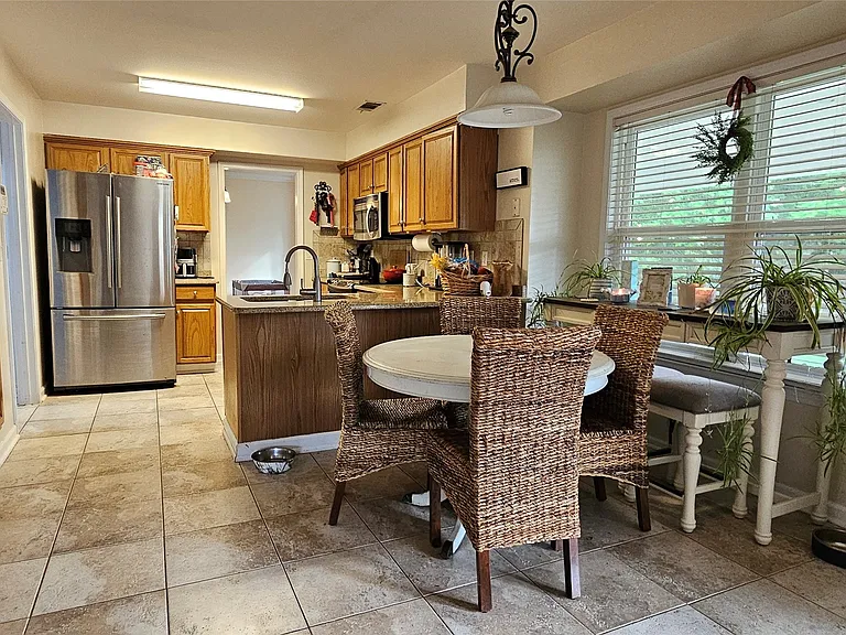 210 Sweetbriar Ln — Photo 9