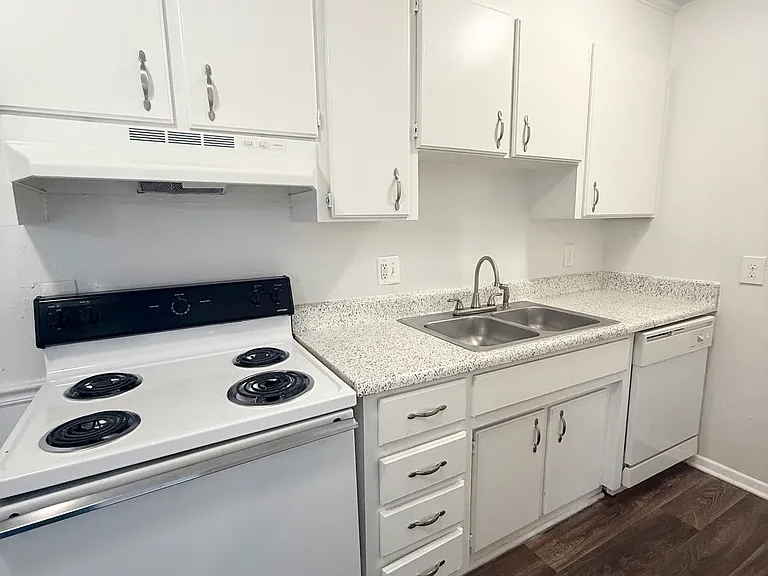Hunting Ridge Apartments — Photo 3