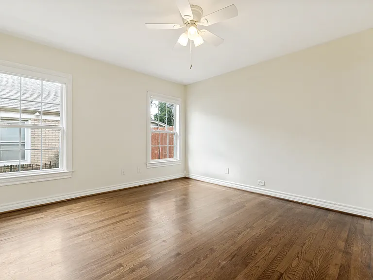 615 S Montclair Ave — Photo 17