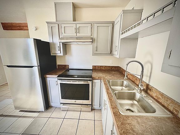 4th image of 129 S Melrose Ave #129