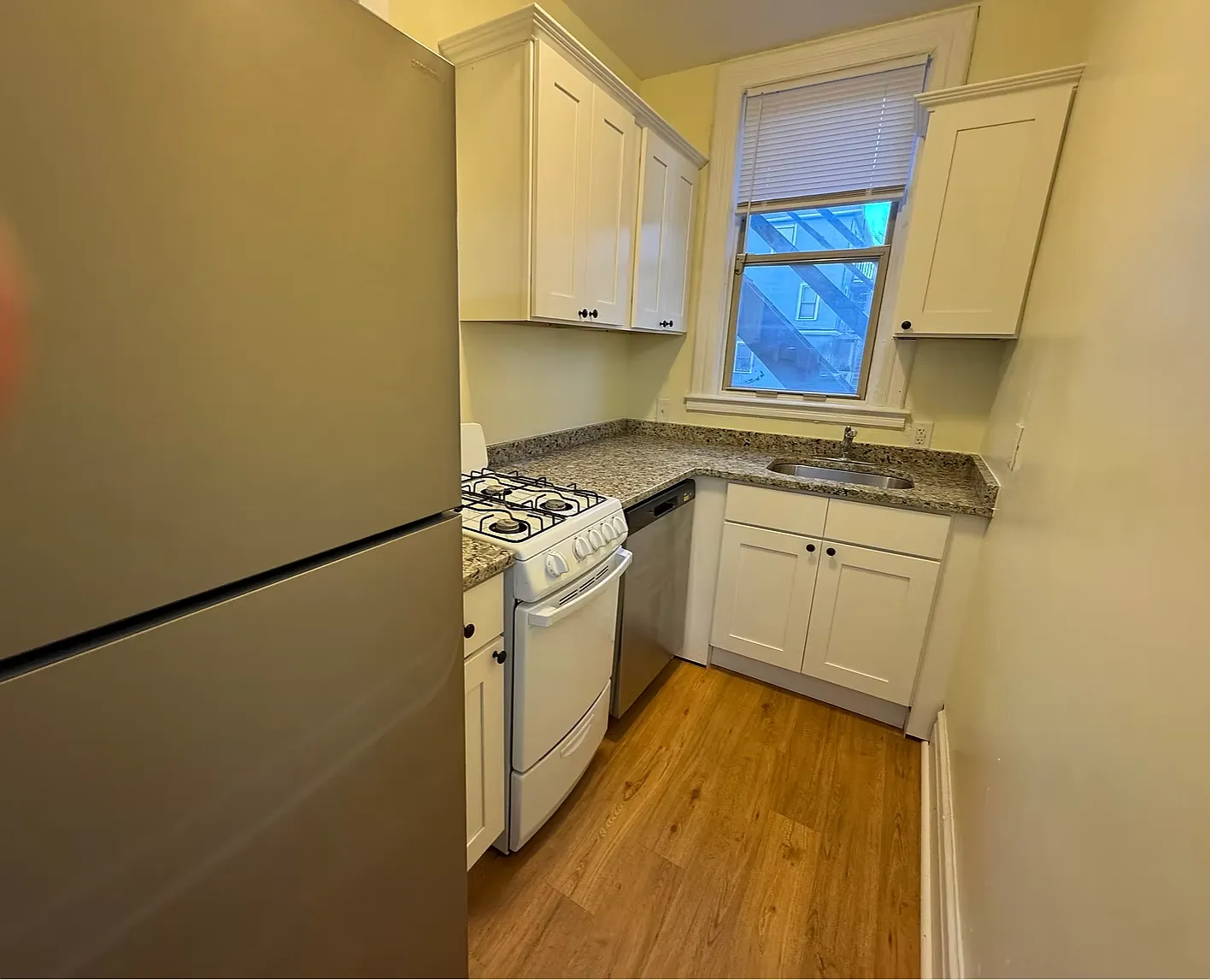 711 E Ann St APT 5 photo 1