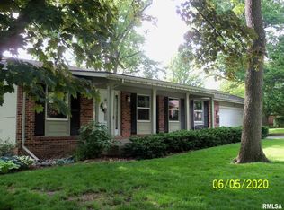 11 Book Ln, Jacksonville, IL