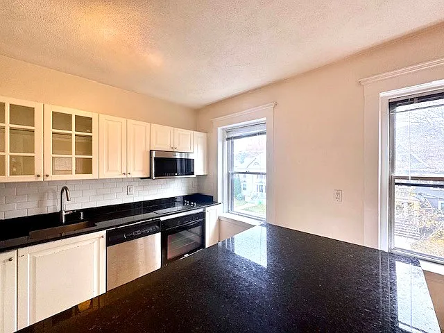 2 bed, 1.0 bath, 872 sqft, $2,800 — Photo 4