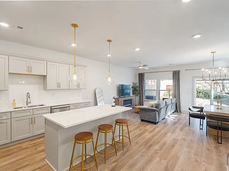 1318 Condon St — Photo 4