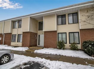 5 Southcreek Ct #B, East Amherst, NY 14051