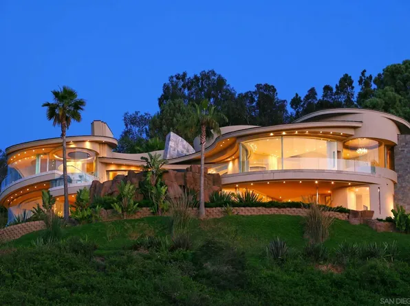 7455 Hillside Dr, La Jolla, CA 92037