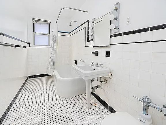 4th image of 325 E 79th St APT 3D
