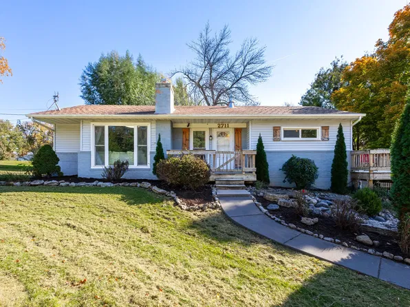 2711 E 51st St, Davenport, IA 52807