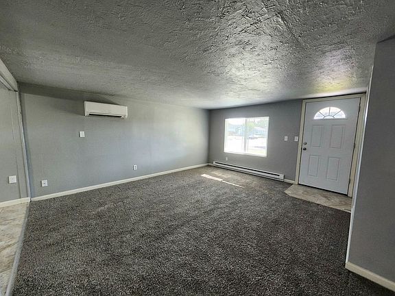 5th image of 1327 Tunis Ave