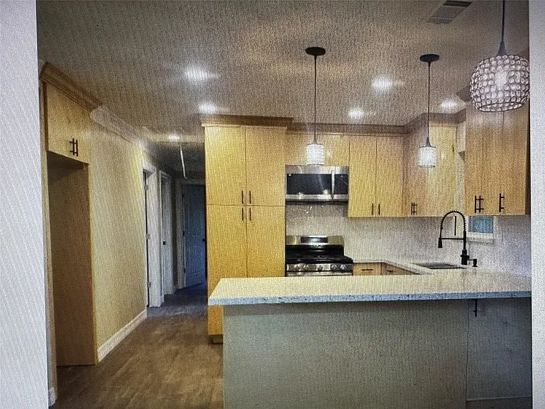 215 Anna St — Photo 5