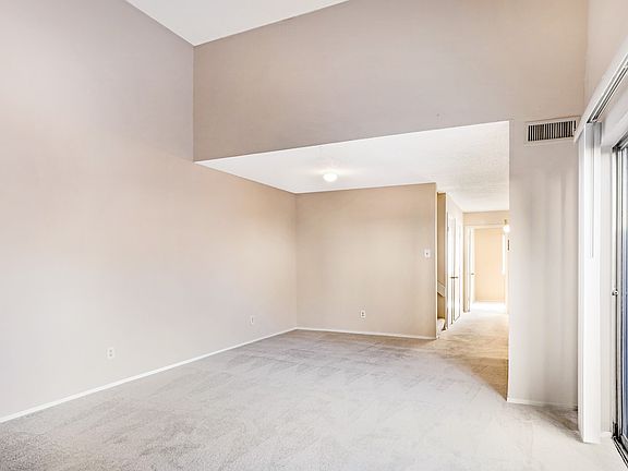 5th image of 137 Trellis Pl