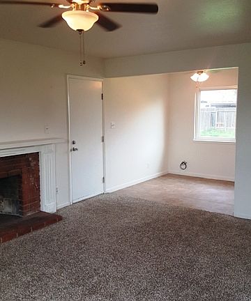 4th image of 4582 N Sunnyside Ave