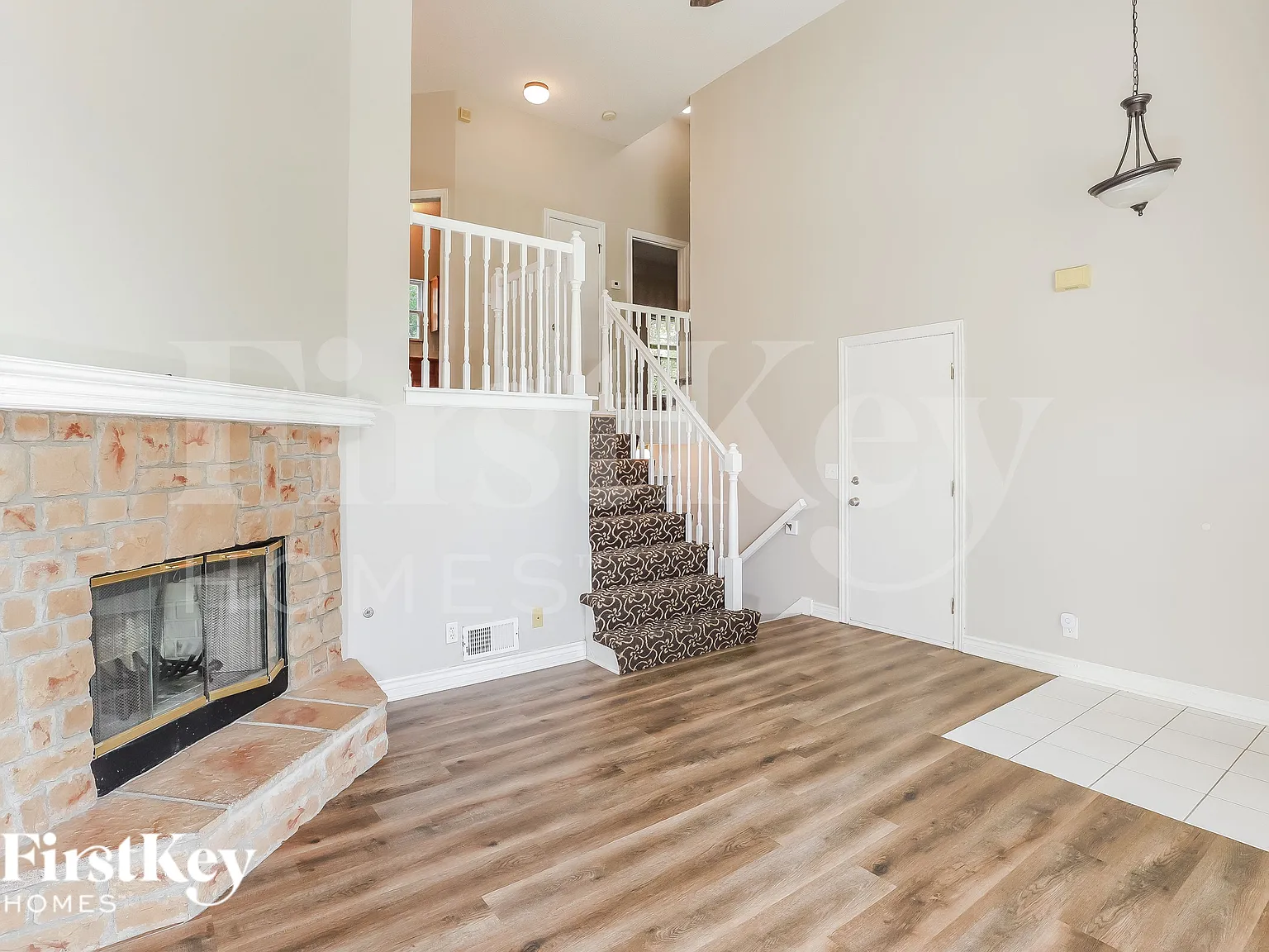 3 bed, 2.0 bath, 1576 sqft, $2,860 — Photo 3