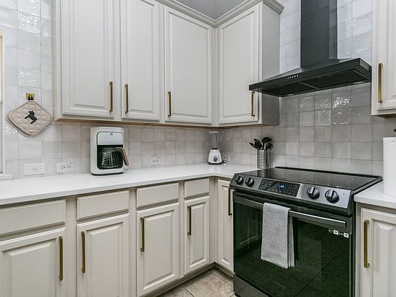 4th image of 2615 Fox Creek Trl