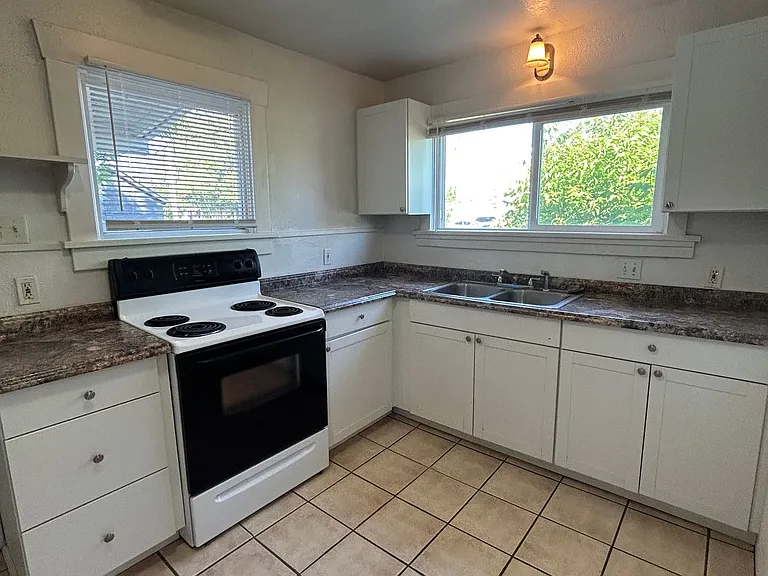 1107 S 4th Ave — Photo 11