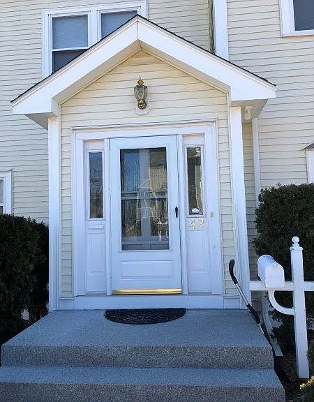 42 Etna Rd — Photo 2