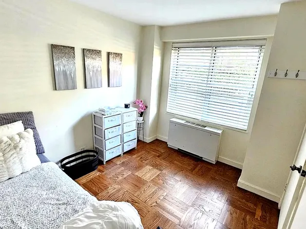 150 East 61st Street image 6 of 12