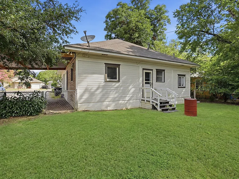 411 Poindexter Ave — Photo 27