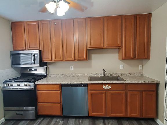 3rd image of 1011 Circuit Dr APT B