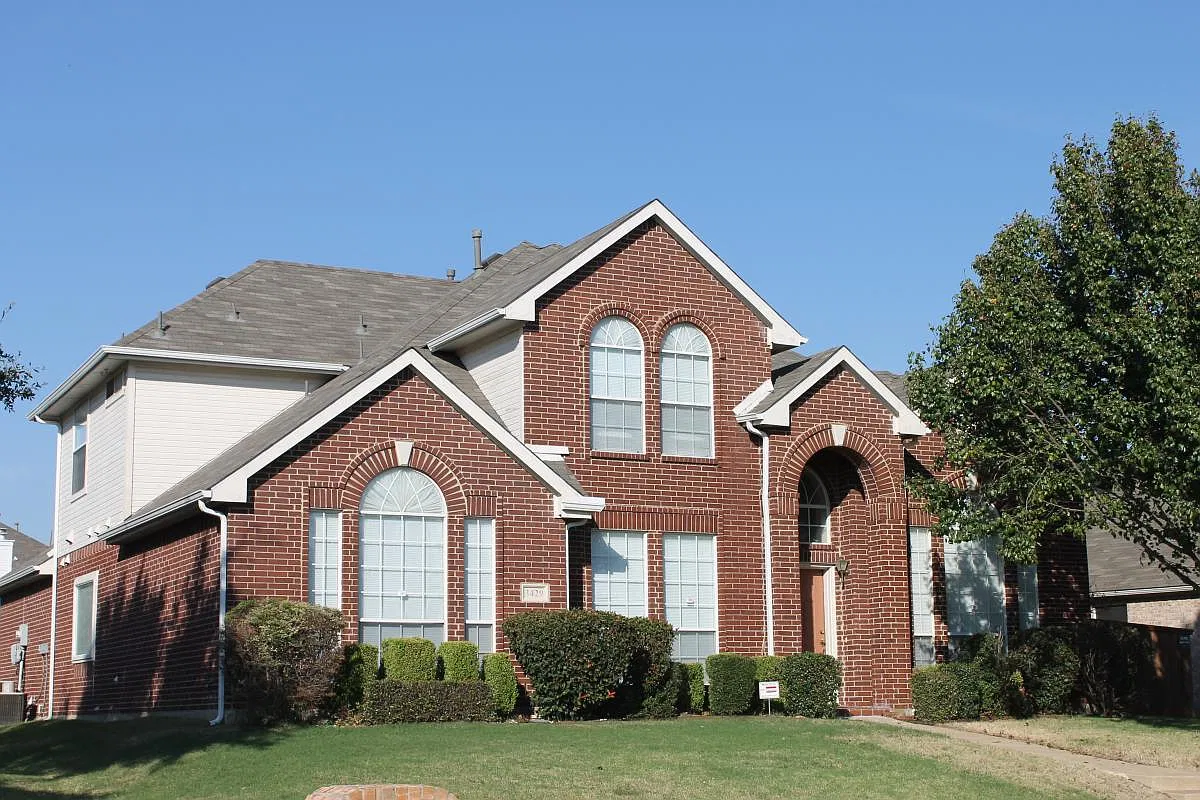 4 bed, 2.5 bath, 2621 sqft, $2,650 — Photo 1