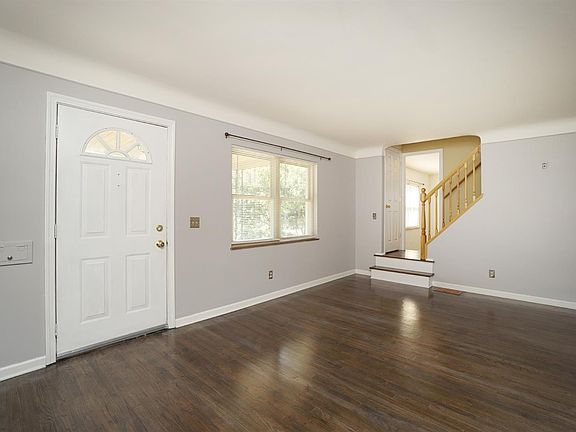 4th image of 941 Woodbriar Ln