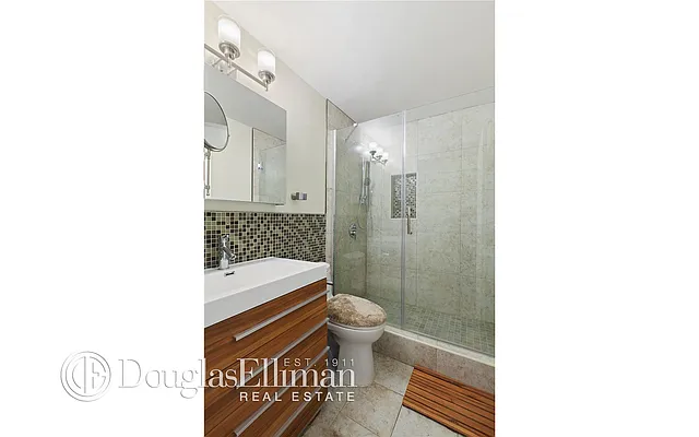 Rented by Douglas Elliman | media 23