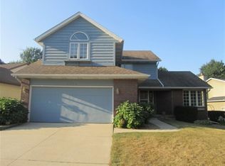 3575 Deerbrook Dr, Bettendorf, IA