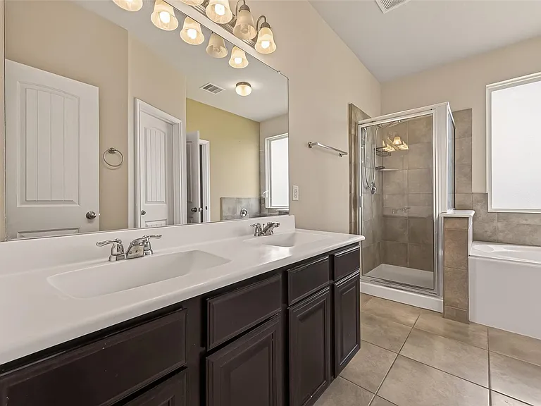 1251 S Maple Dr — Photo 19