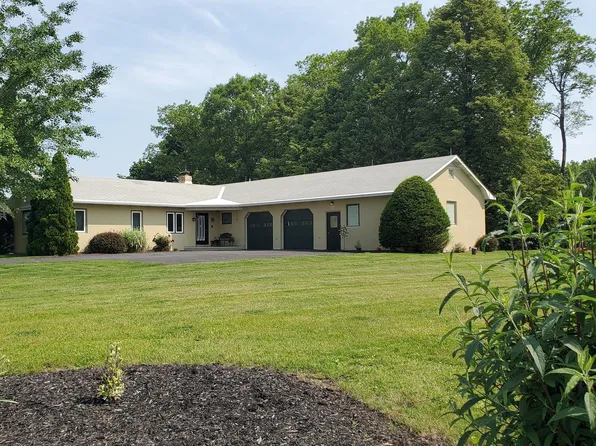 7367 Leisure Ct, Orefield, PA 18069