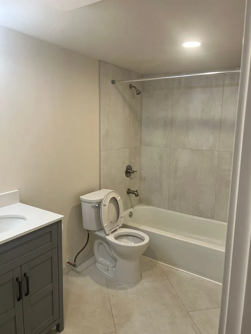 The Thunderbird Apartments — Photo 3