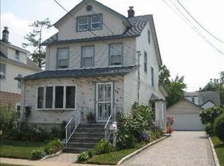 25 Everett St, Lynbrook, NY 11563