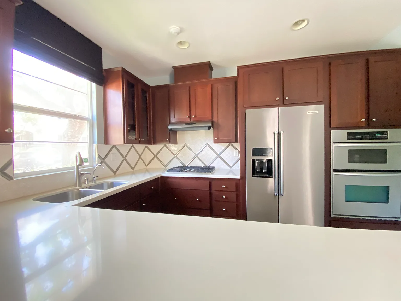 3 bed, 2.5 bath, 1636 sqft, $3,995 — Photo 2