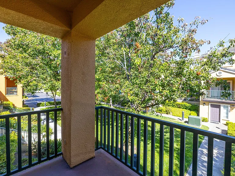 3568 Madison Cmn — Photo 3