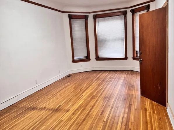 3514 W Lexington St #1, Chicago, IL 60624