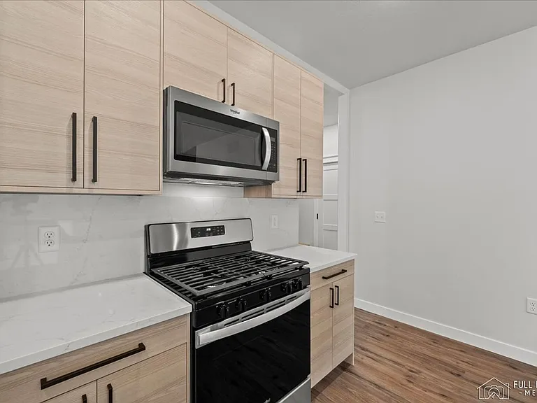 7442 N Paw St — Photo 31