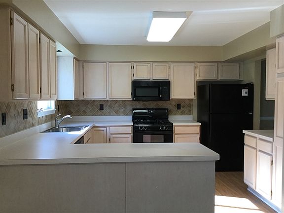 4th image of 13817 S Petersburg Dr