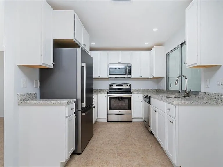 533 E Charlotte Ave — Photo 4