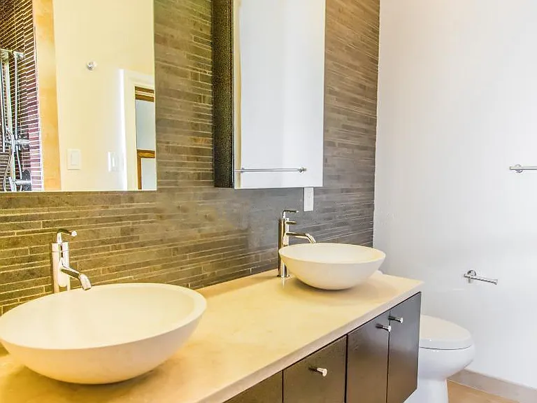 2335 Francisco St — Photo 22