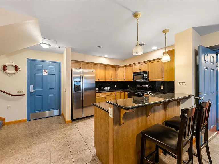 650 S Pier Dr #6 — Photo 3