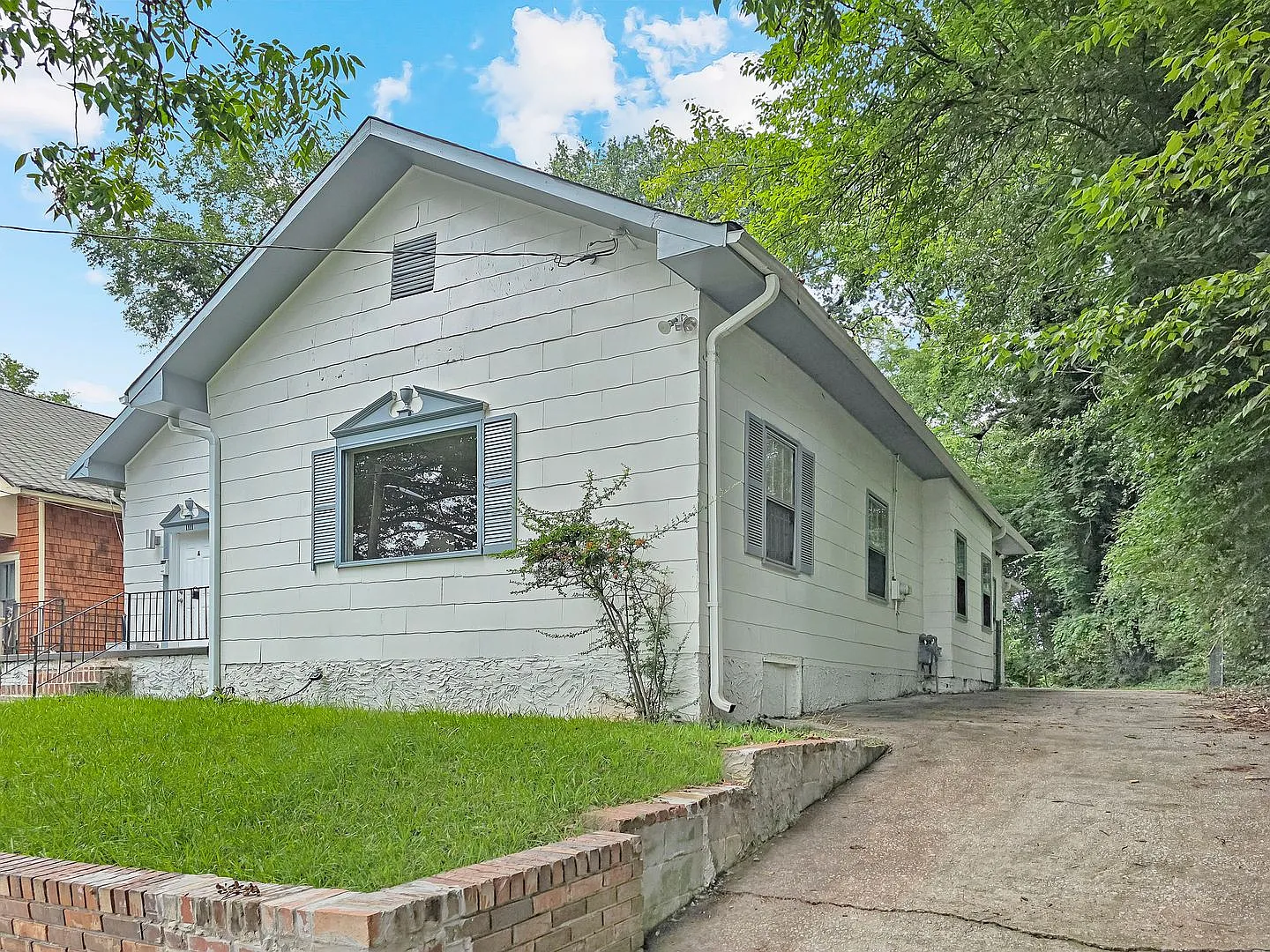1111 Lawton Roman  — Photo 2