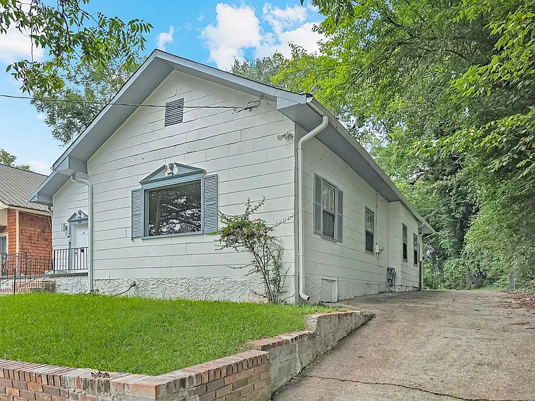1111 Lawton Pl SW #A — Photo 2