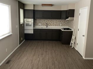1850 McKelvey Rd, Maryland Heights, MO 63043