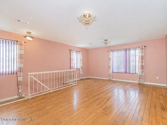 3rd image of 521 Correll Ave