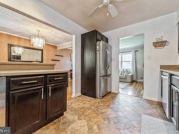 5th image of 218 Sherwood Ave
