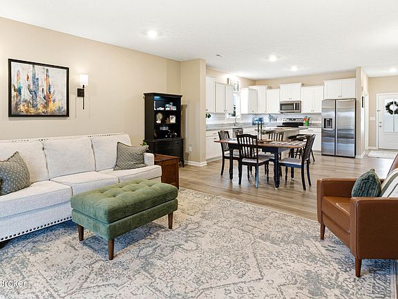 4th image of 1061 Stratton Way