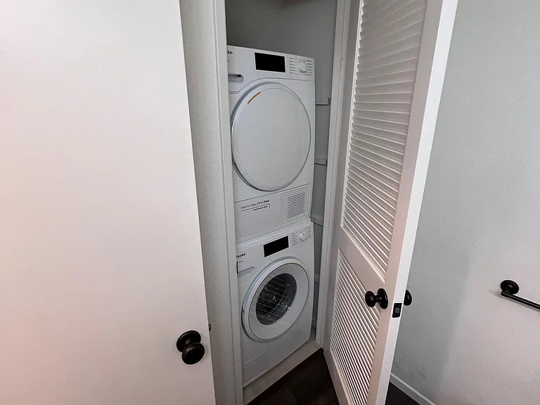 Washer/dryer not included