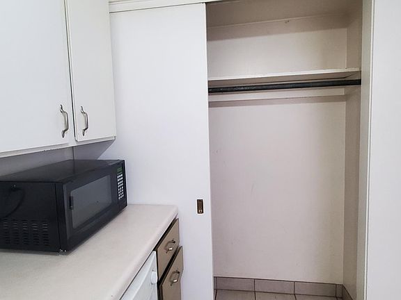 4th image of 651 N Columbus St APT C