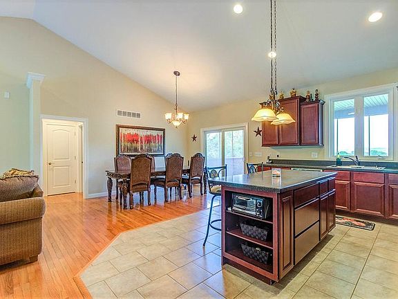 4th image of 3422 Marian Dr